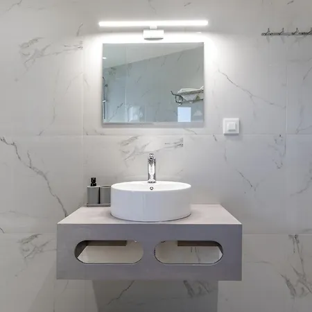 Anele Luxury - Roof Jacuzzi Apartment *